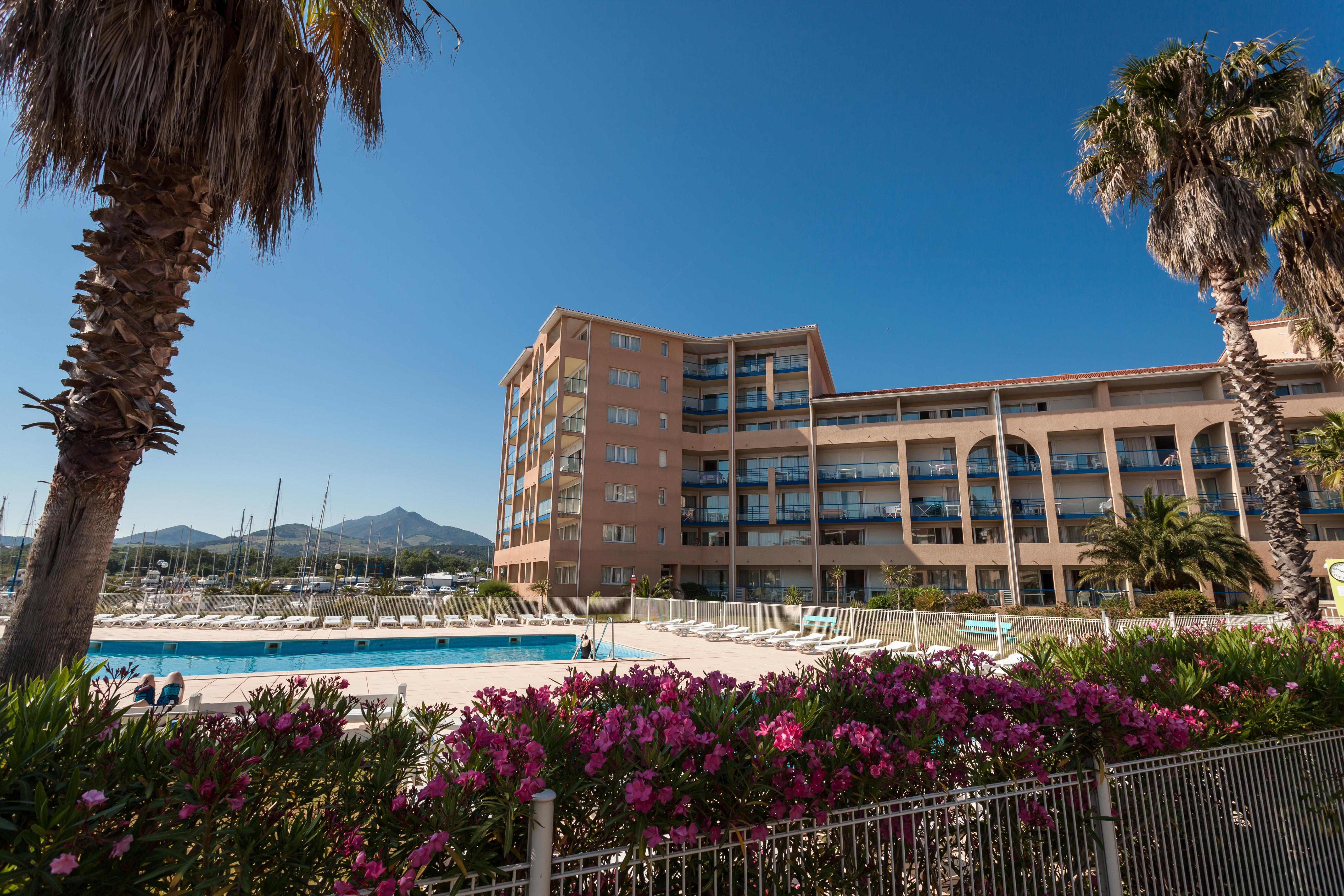 Appart Hotel Mer & Golf Port Argeles Exteriör bild