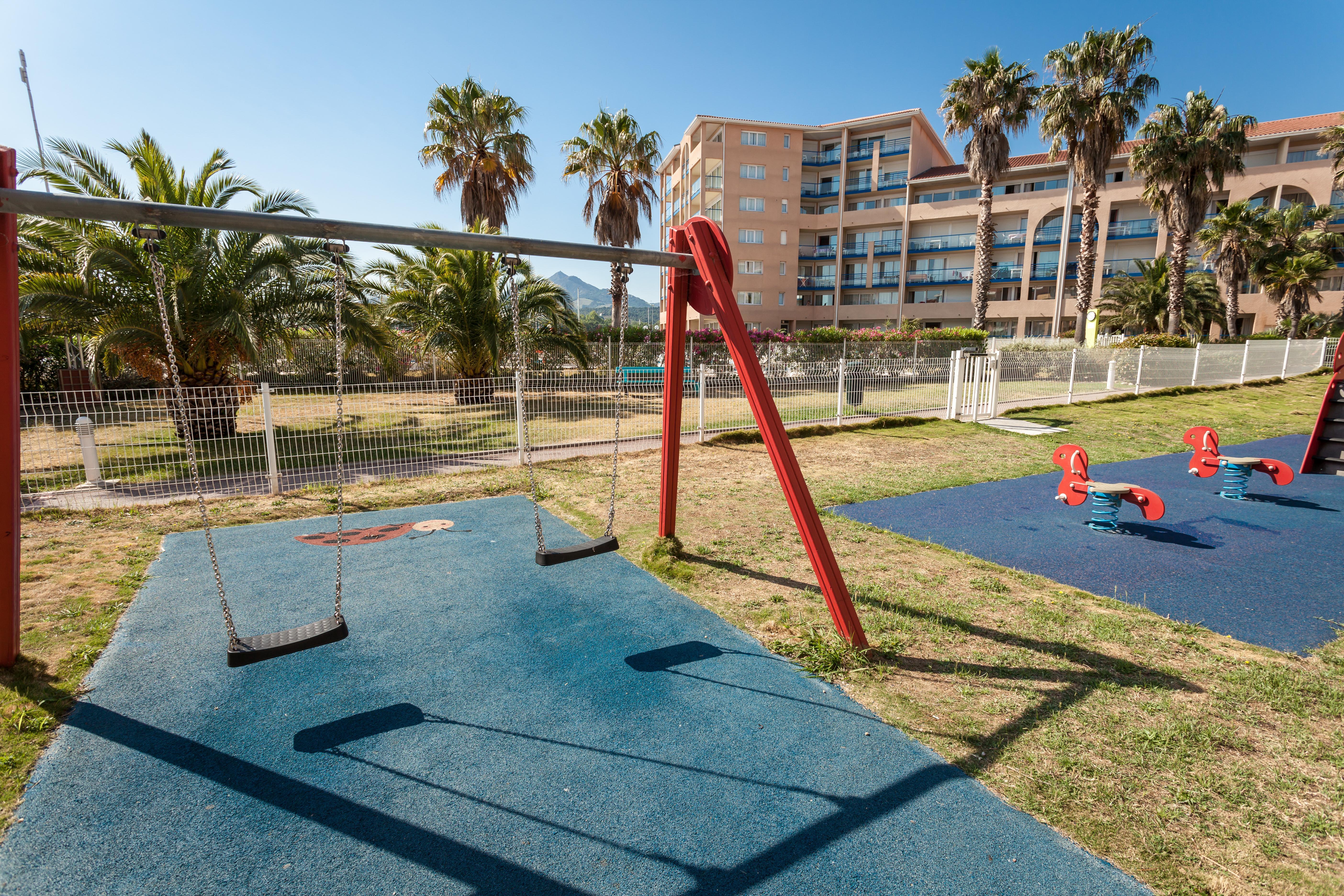 Appart Hotel Mer & Golf Port Argeles Exteriör bild